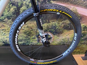 Used Canyon Exceed CF 7 2023 2023 Mountainbike — image 5 of 7