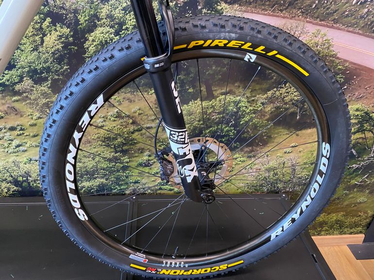 Used Canyon Exceed CF 7 2023 2023 Mountainbike — image 5 of 7