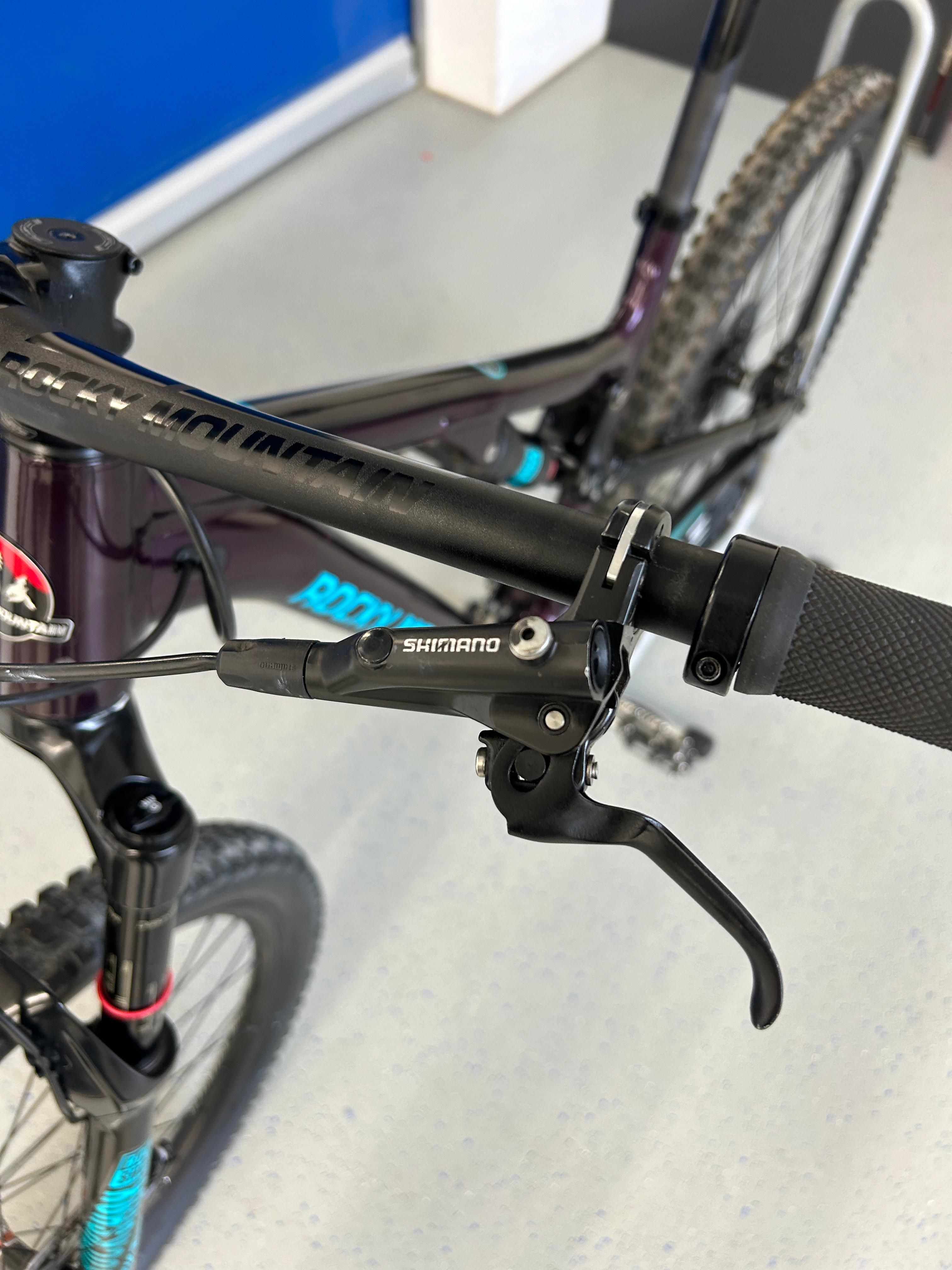 Rocky Mountain Thunderbolt Alloy 30 used in M buycycle