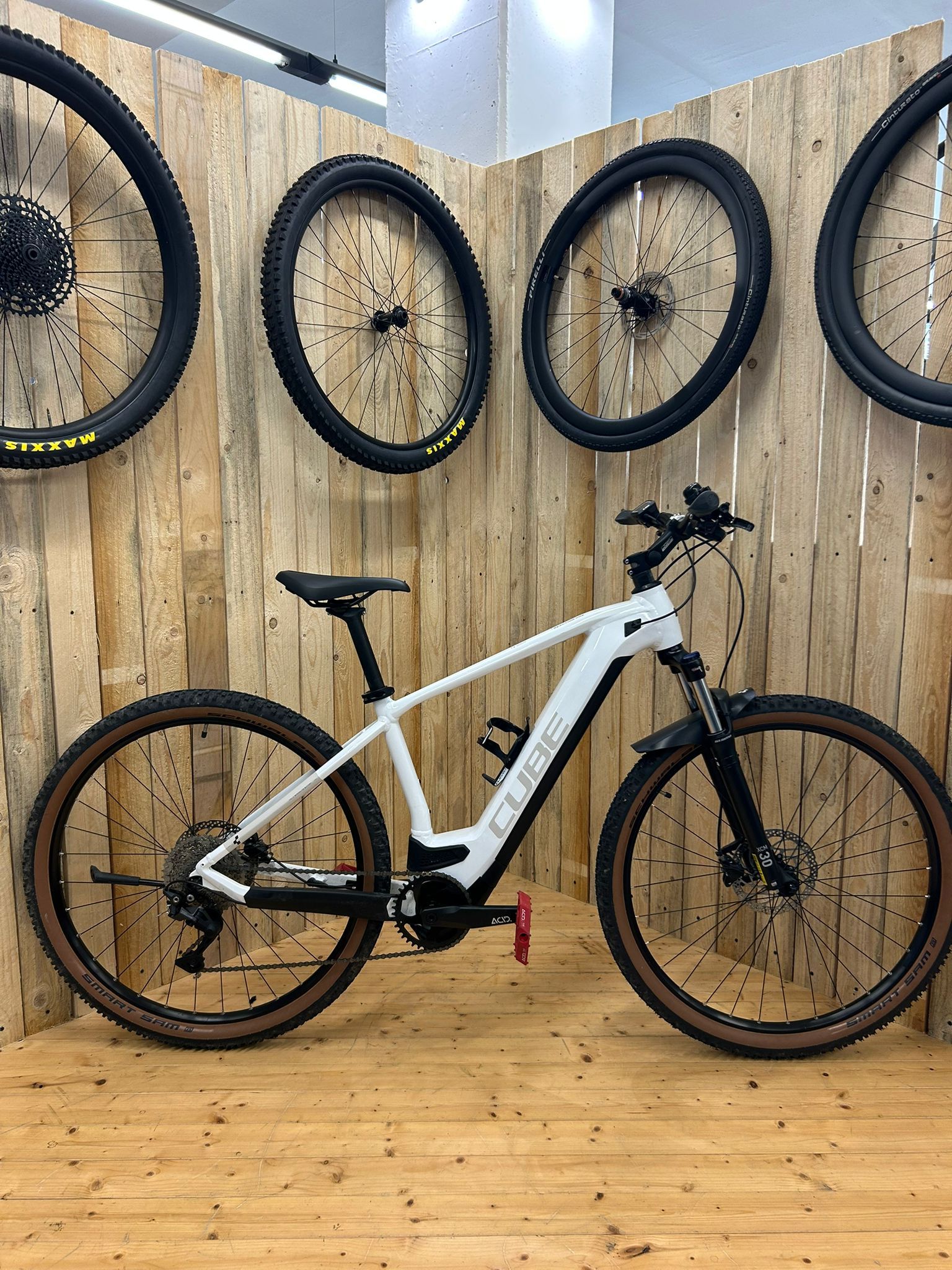 CUBE ONE 500 white´n´grey used in L | buycycle
