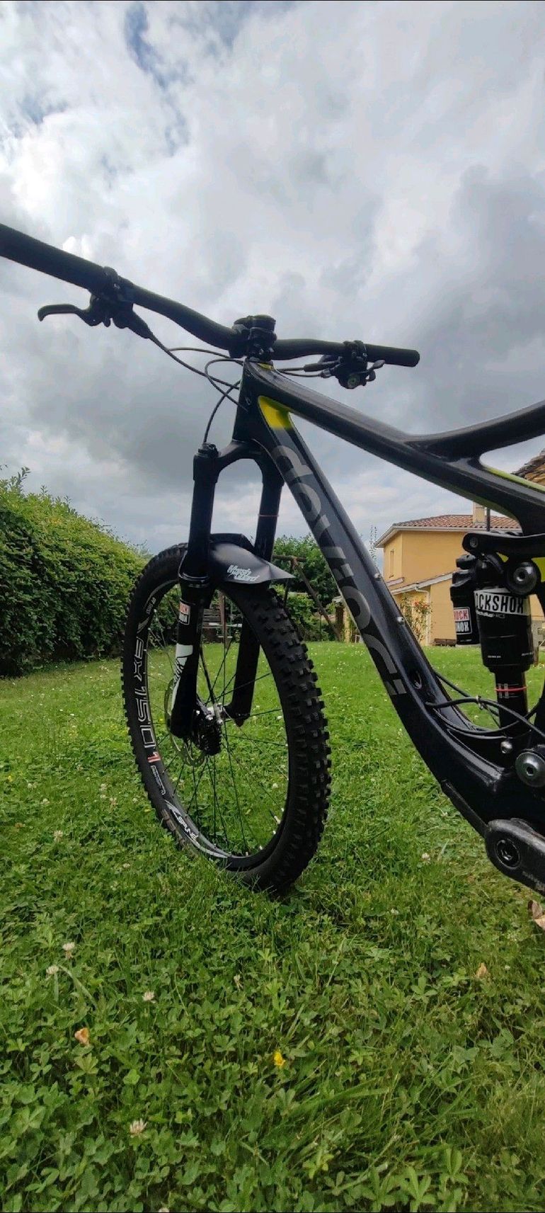 Used Devinci Troy Carbon SLX / XT 2017 2017 Mountainbike, Black, 27.5 — image 9 of 12