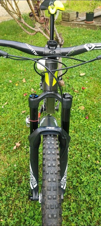 Used Devinci Troy Carbon SLX / XT 2017 2017 Mountainbike, Black, 27.5 — image 2 of 12