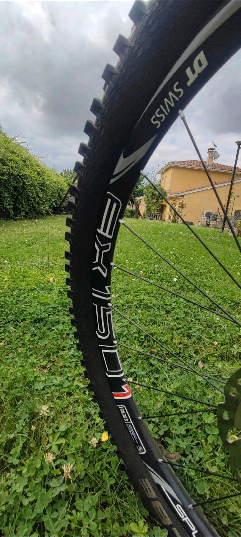 Used Devinci Troy Carbon SLX / XT 2017 2017 Mountainbike, Black, 27.5 — image 10 of 12