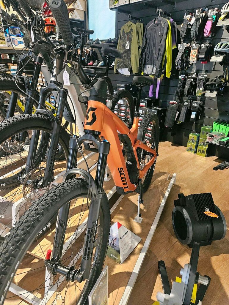 Used Scott Strike eRIDE 910 EVO 2023 2023 Mountainbike, Orange, 29 — image 2 of 5