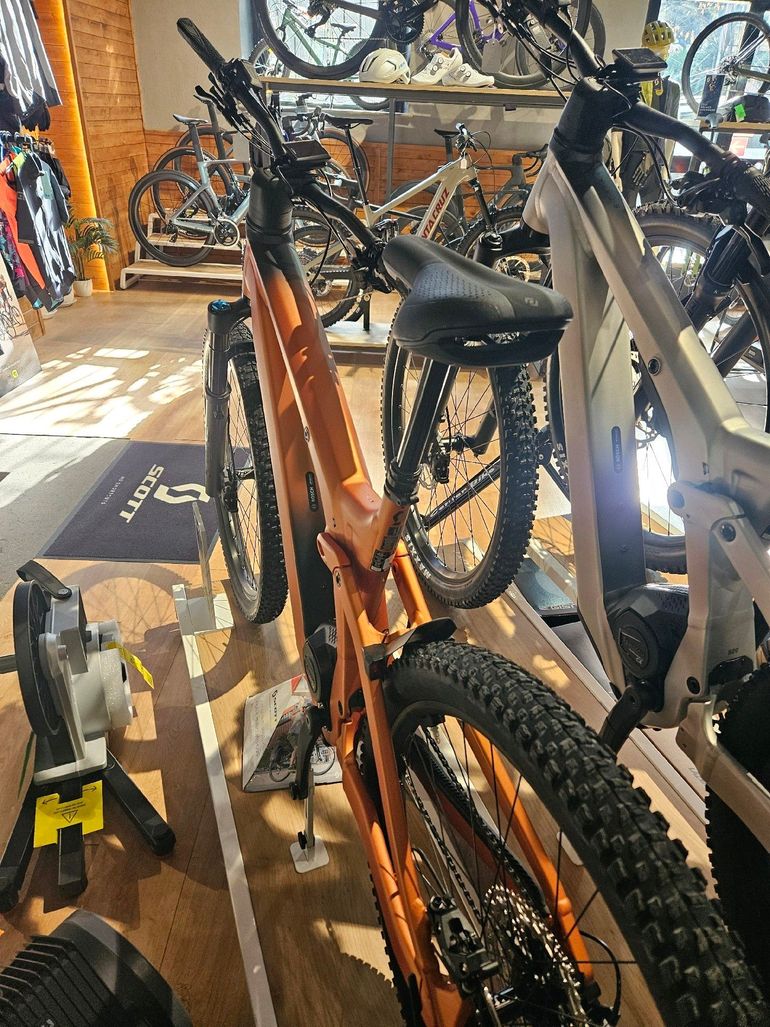 Used Scott Strike eRIDE 910 EVO 2023 2023 Mountainbike, Orange, 29 — image 4 of 5