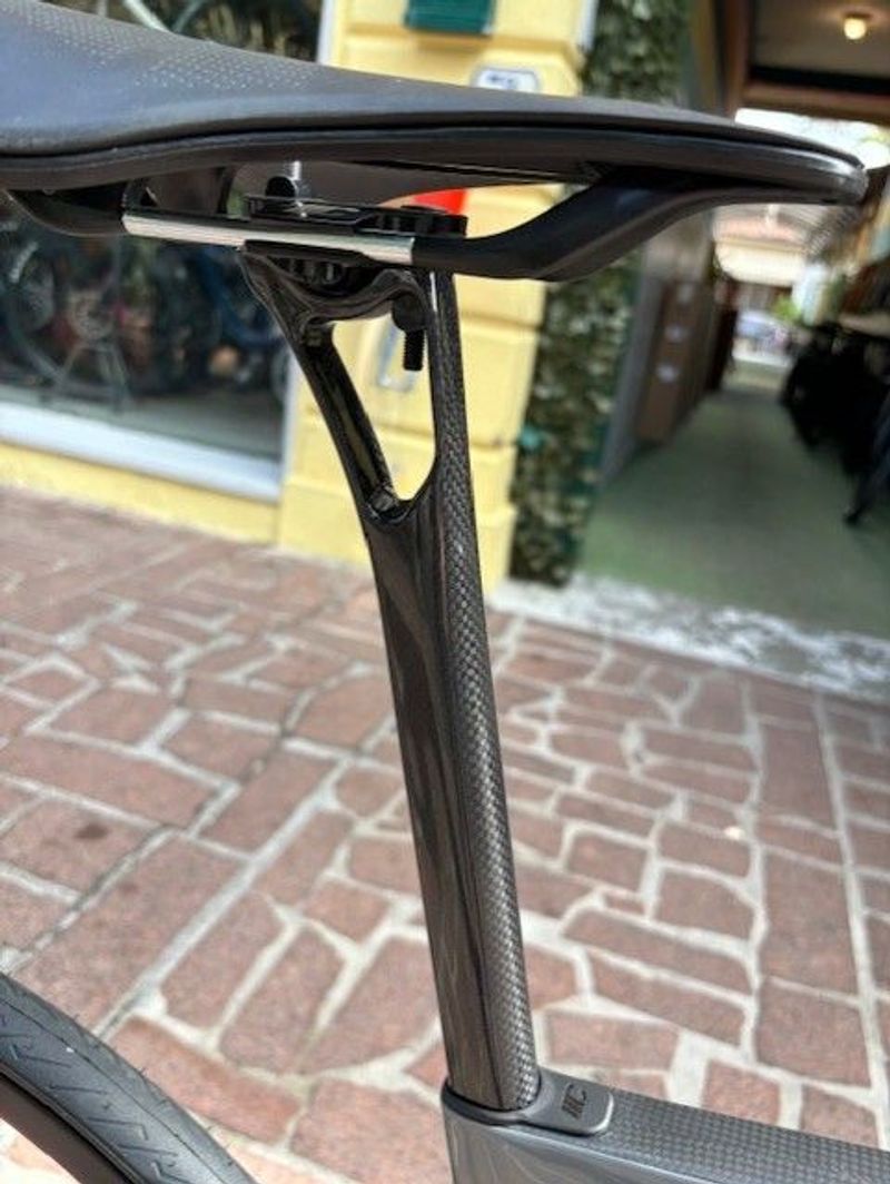 Used Cipollini ITACA ultegra di2 2025 Road & Gravel, Black — image 7 of 9