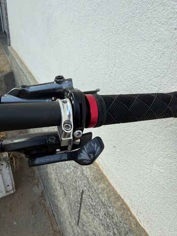 Używany BMC Fourstroke 01 ONE 2018 2018 Mountainbike — zdjęcie 3 z 8