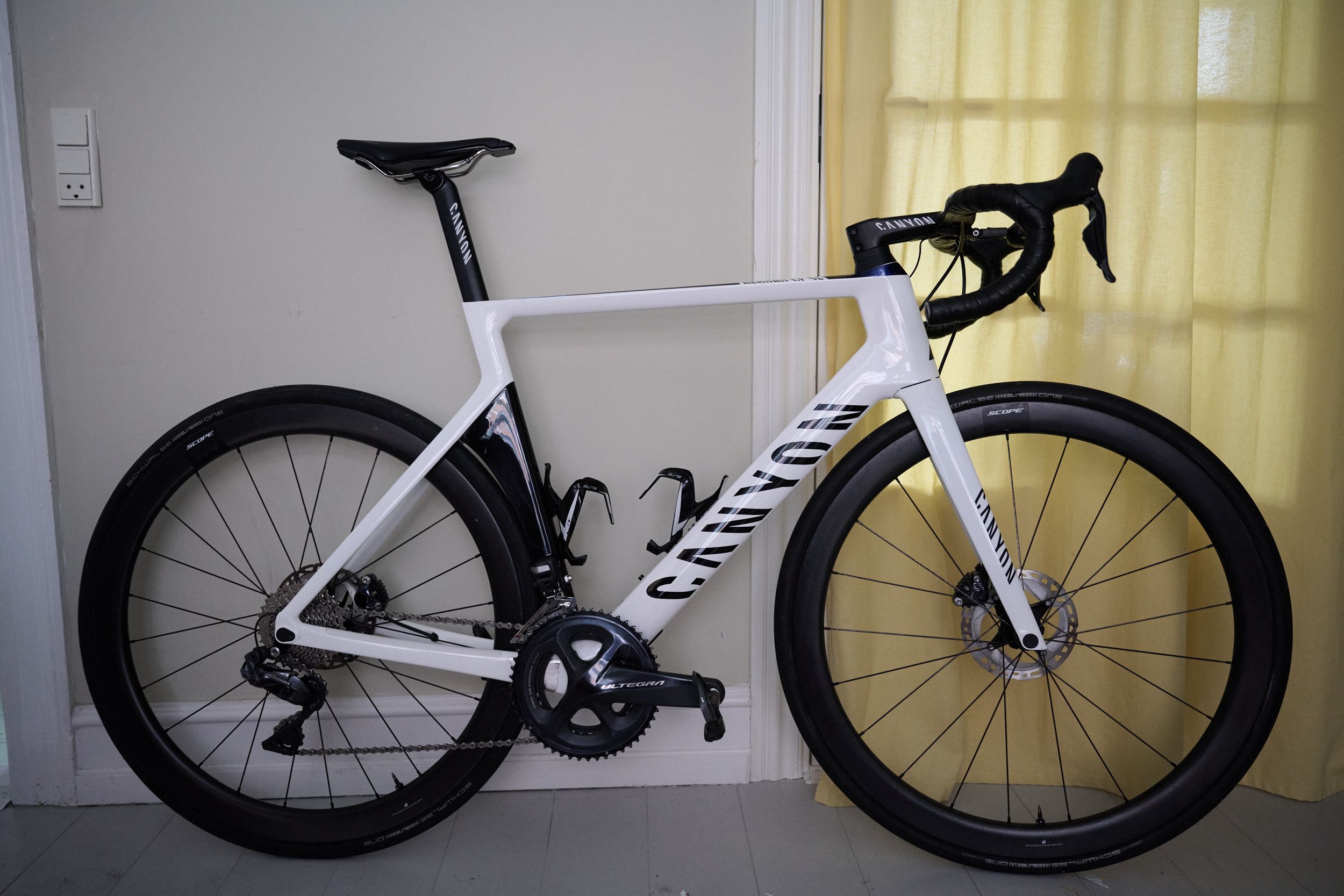 Canyon Aeroad CF SL Disc 8.0 Di2 used in L buycycle