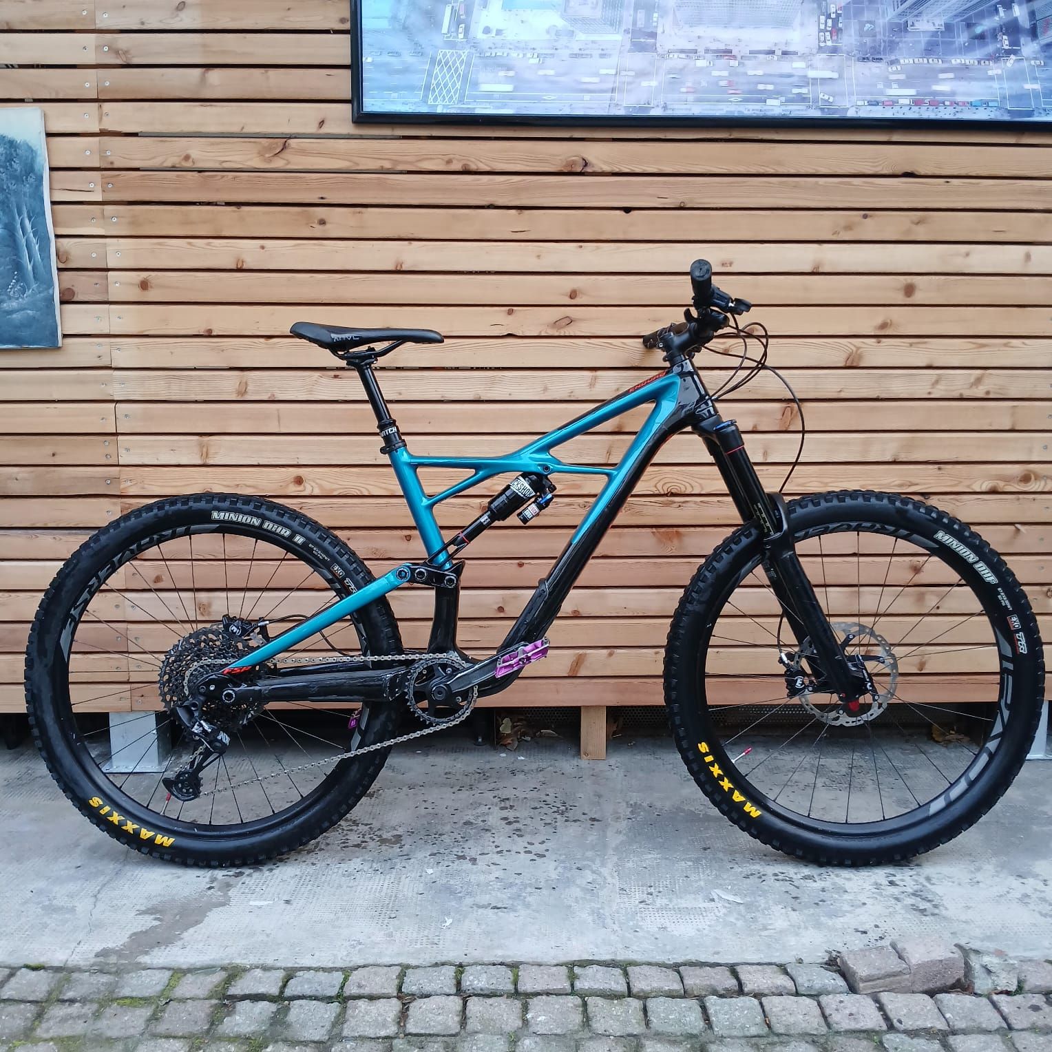 Specialized Enduro Elite Carbon 650b used in M buycycle