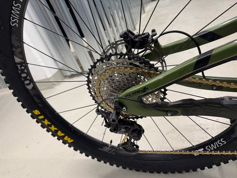 Used Pivot Switchblade Race XT 2021 2021 Mountainbike, Green, 29 — image 2 of 20