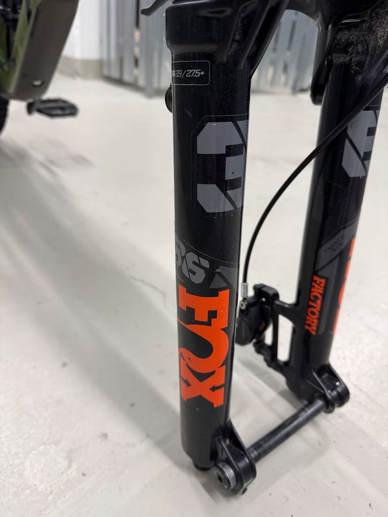 Used Pivot Switchblade Race XT 2021 2021 Mountainbike, Green, 29 — image 17 of 20