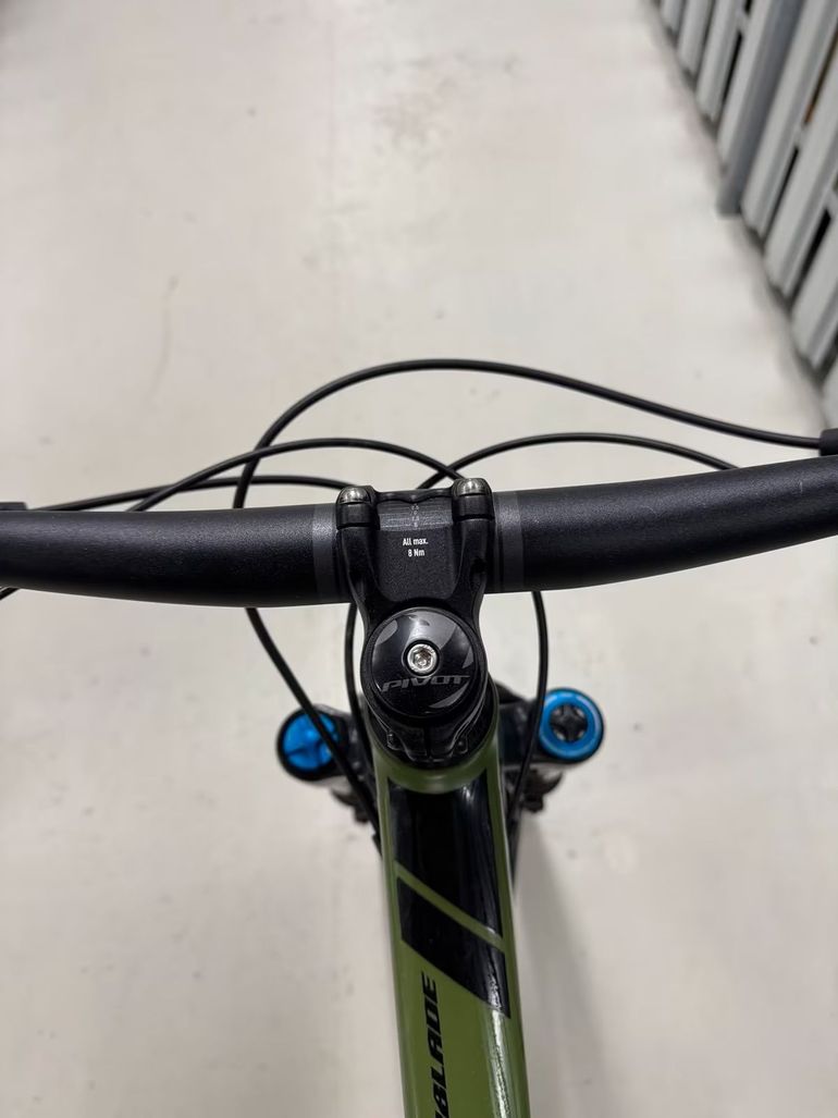 Used Pivot Switchblade Race XT 2021 2021 Mountainbike, Green, 29 — image 8 of 20