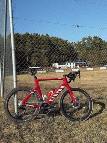 Used Canyon Aeroad CFR Disc MvdP 2023 Road & Gravel, Rot — image 1 of 8