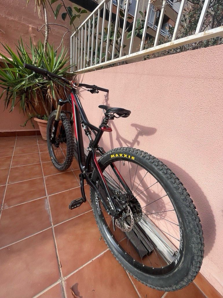Used Specialized Stumpjumper Coil Carbon 29/6Fattie 2018 2018 Mountainbike, Black, 29 — image 3 of 8