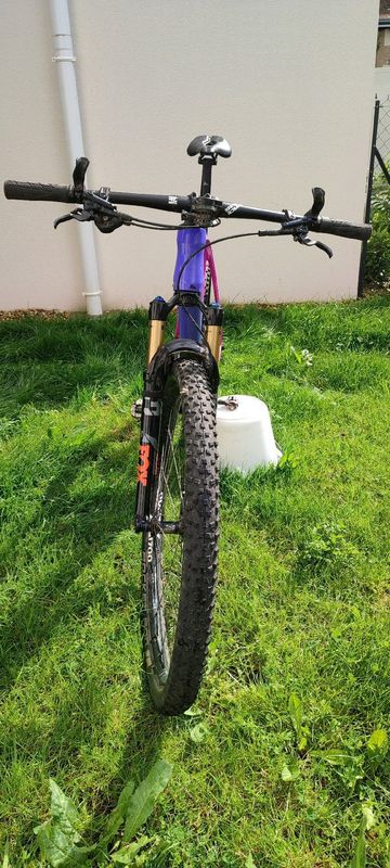 Used Canyon Exceed CF 6 2024 2024 Mountainbike, Purple, 29 — image 7 of 12