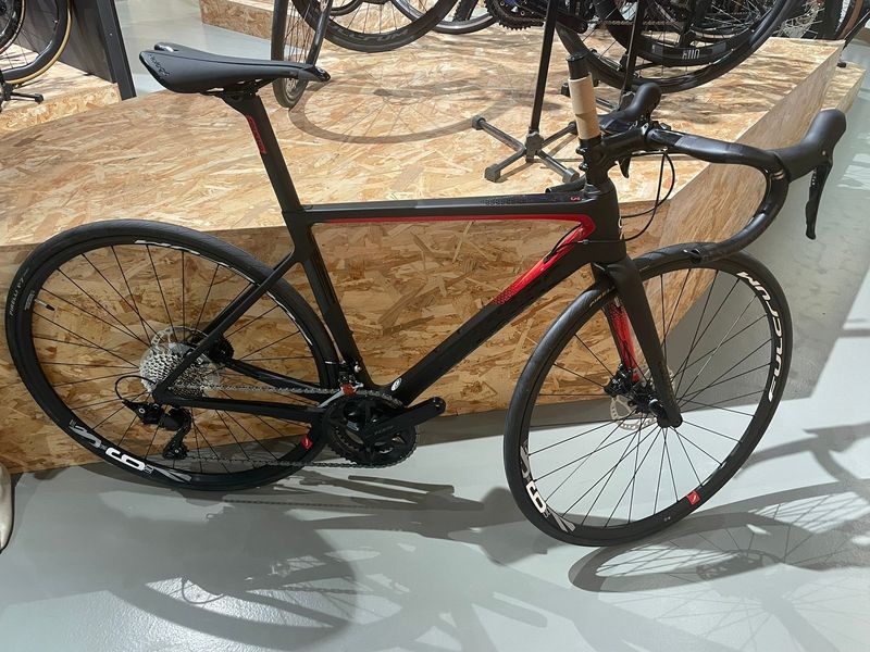 Brugt Colnago V3 DISC 105 MECANIQUE 2024 Road & Gravel