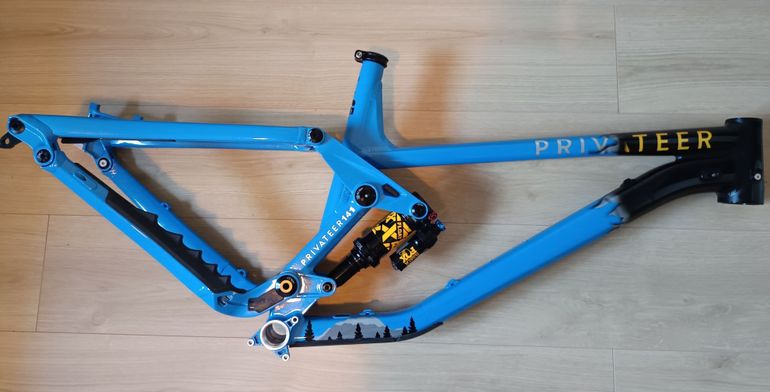 Used Privateer 141 Frameset 2023 2023 Mountainbike, Blu — image 1 of 11