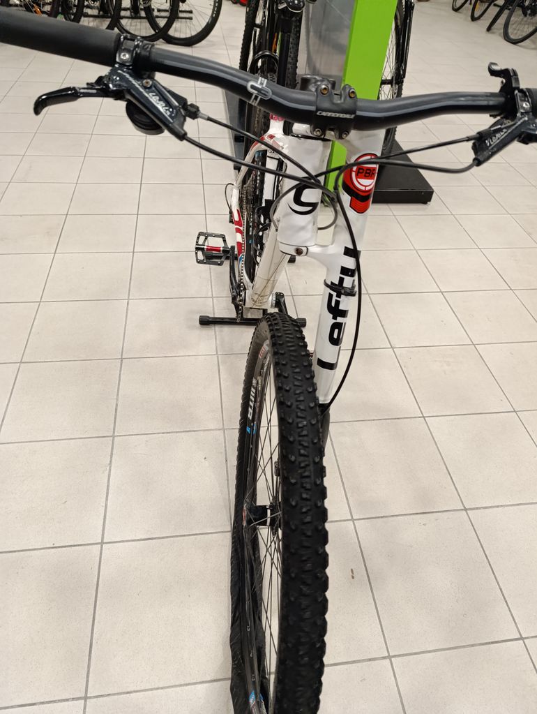 Used Cannondale F29 2012 Mountainbike, White — image 3 of 6