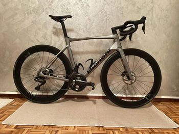 Bianchi Specialissima COMP Ultegra Di2 2024 Frameset 2024 Road & Gravel usato, Grigio chiaro — immagine 1 di 3