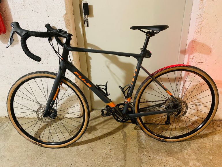 Used Fuji Jari 2.5 2021 2021 Road & Gravel, Grigio chiaro — image 2 of 4