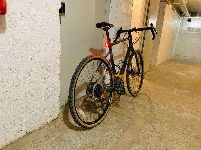 Used Fuji Jari 2.5 2021 2021 Road & Gravel, Grigio chiaro — image 3 of 4