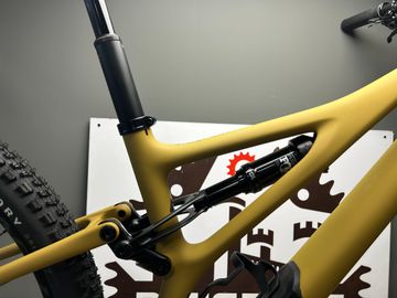 Specialized Stumpjumper Expert T-Type 2023 2023 Mountainbike usato, Arancione — immagine 4 di 8