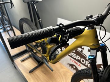 Specialized Stumpjumper Expert T-Type 2023 2023 Mountainbike usato, Arancione — immagine 6 di 8