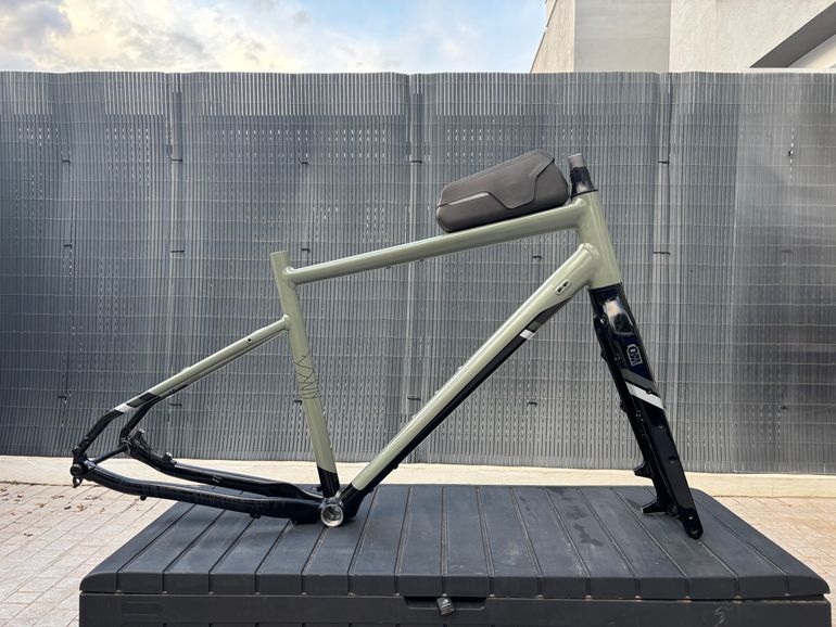 Used DECATHLON Riverside Touring 920 Frameset 2023 Road & Gravel, Black — image 1 of 16