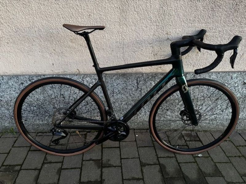 Used Scott Addict 20 disc 2024 Road & Gravel, Green — image 1 of 4