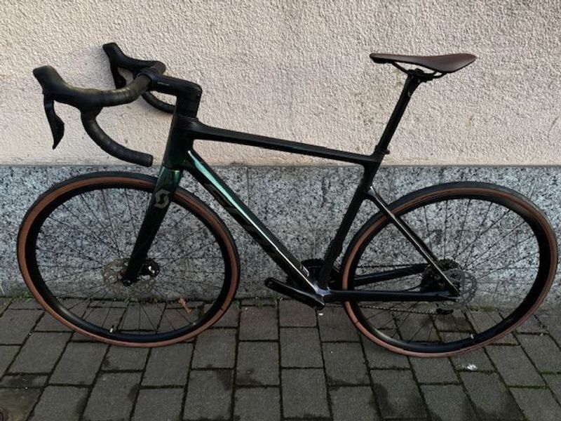 Used Scott Addict 20 disc 2024 Road & Gravel, Green — image 2 of 4