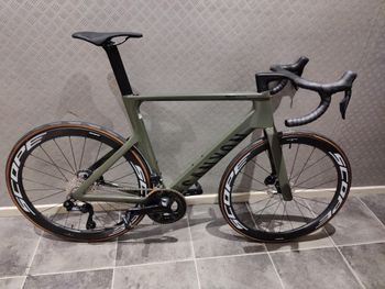 Used Canyon Aeroad CF SLX 7 Di2 2024 2024 Road & Gravel — image 1 of 3