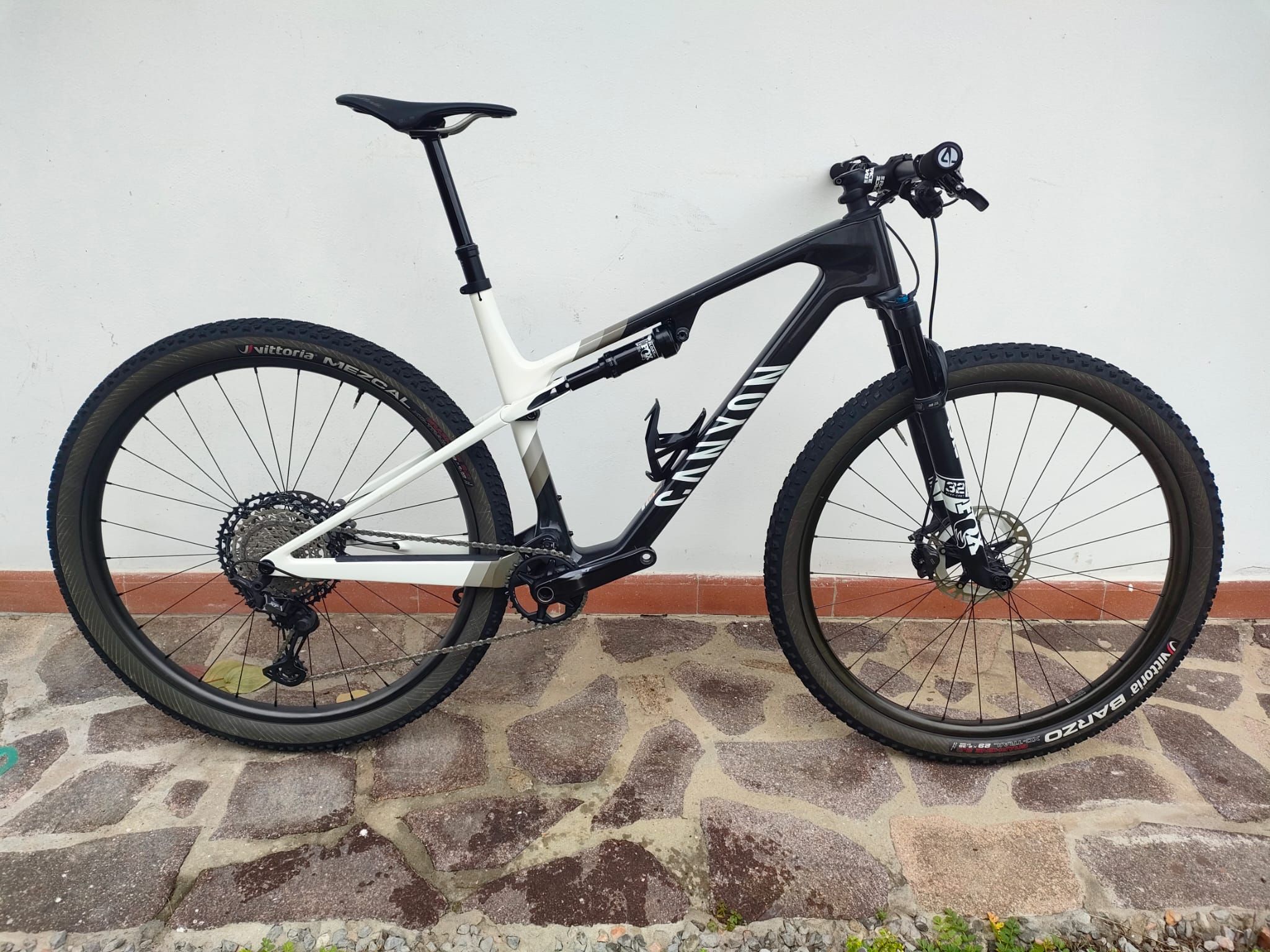 Canyon Lux World Cup CF 7 used in L | buycycle