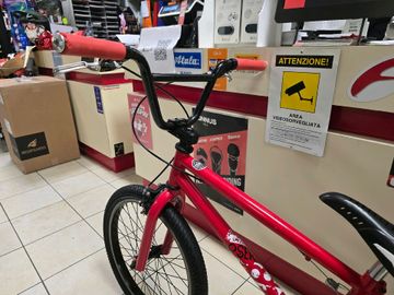 Used Specialized bmx 20 2018 Mountainbike, Red — image 8 of 10