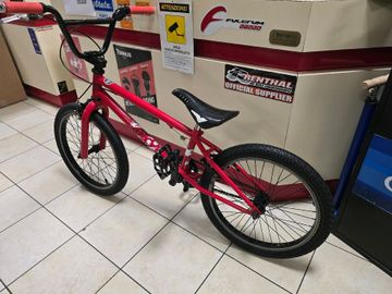 Used Specialized bmx 20 2018 Mountainbike, Red — image 5 of 10