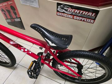 Used Specialized bmx 20 2018 Mountainbike, Red — image 7 of 10