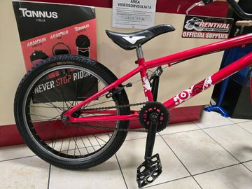 Used Specialized bmx 20 2018 Mountainbike, Red — image 2 of 10