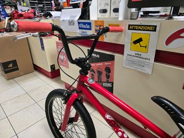 Used Specialized bmx 20 2018 Mountainbike, Red — image 9 of 10