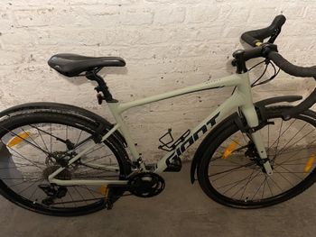 Used Giant Revolt 1 2022 Road & Gravel, Green — image 3 of 10