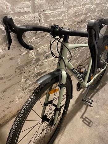 Used Giant Revolt 1 2022 Road & Gravel, Green — image 5 of 10