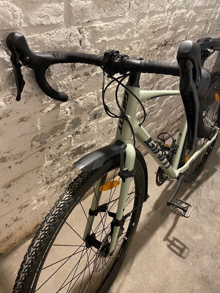 Used Giant Revolt 1 2022 Road & Gravel, Green — image 5 of 10