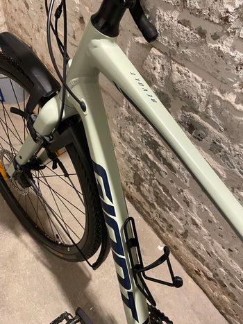 Used Giant Revolt 1 2022 Road & Gravel, Green — image 7 of 10
