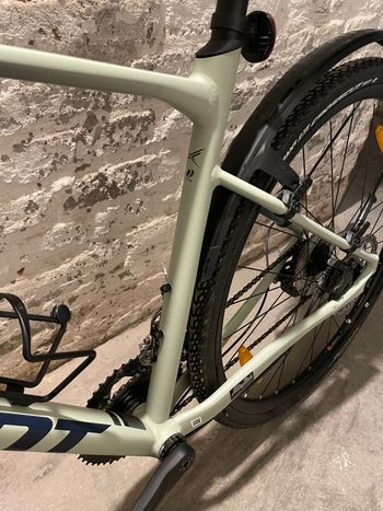 Used Giant Revolt 1 2022 Road & Gravel, Green — image 6 of 10