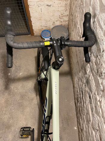 Used Giant Revolt 1 2022 Road & Gravel, Green — image 10 of 10
