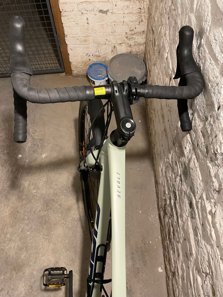 Used Giant Revolt 1 2022 Road & Gravel, Green — image 10 of 10