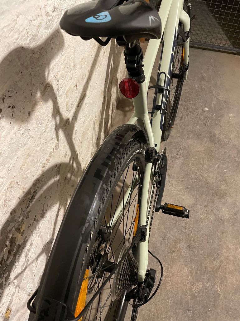 Used Giant Revolt 1 2022 Road & Gravel, Green — image 9 of 10