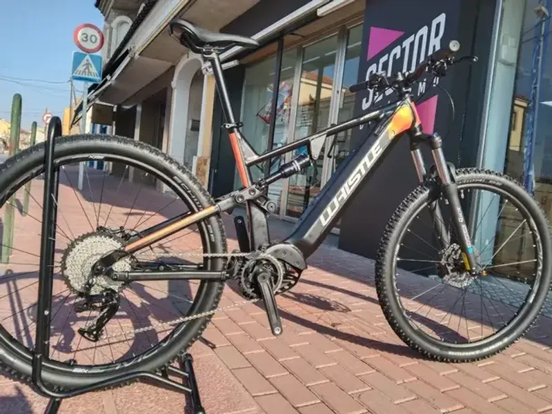 Použité Whistle B-RUSH A5.1 10V BLK/ORG 40 CX5IP 2023 MTB