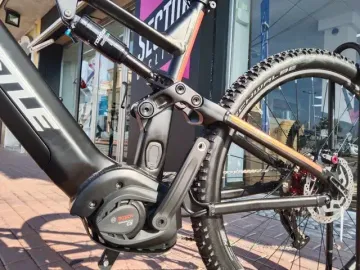 Brugt Whistle B-RUSH A5.1 10V BLK/ORG 40 CX5IP 2023 Mountainbike — billede 2 af 5