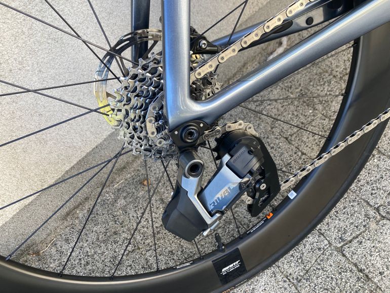 Used Giant Propel, Advanced Disc 1 2022 2022 Road & Gravel, Light Gray — image 4 of 9