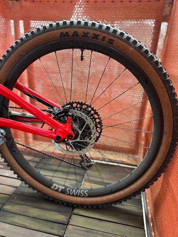 Used Specialized comp carbon 2022 Mountainbike, Red — image 6 of 11