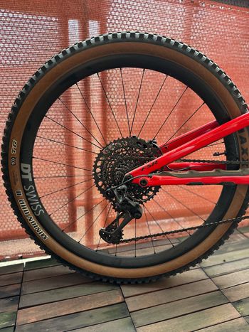 Used Specialized comp carbon 2022 Mountainbike, Red — image 4 of 11